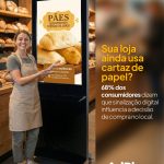 Total totem AdPlay 43T mídia indoor para padarias